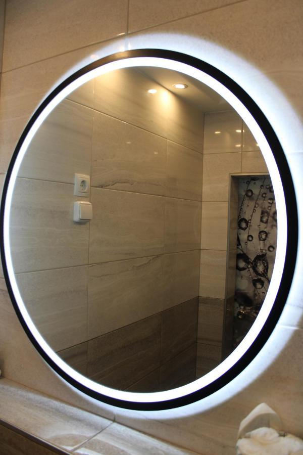 Izzy Apartament Apartment Miskolc Ngoại thất bức ảnh