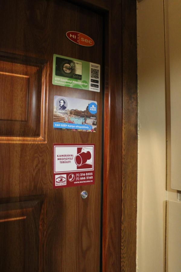 Izzy Apartament Apartment Miskolc Ngoại thất bức ảnh