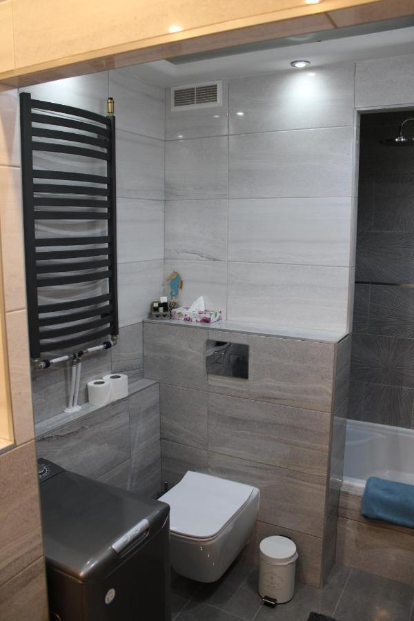 Izzy Apartament Apartment Miskolc Ngoại thất bức ảnh