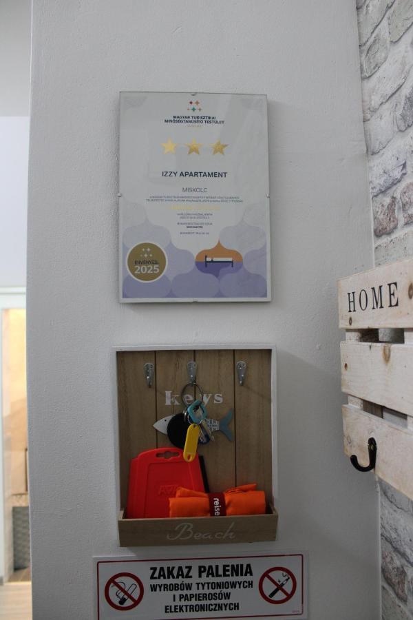 Izzy Apartament Apartment Miskolc Ngoại thất bức ảnh